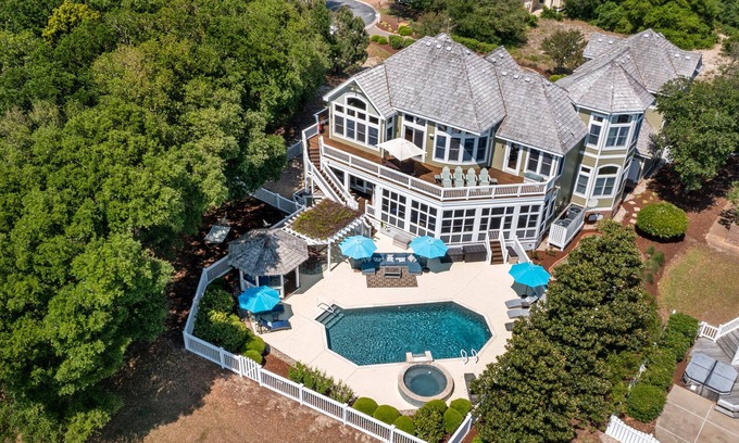 Corolla House | Discover a Beautiful Home with Pool, Hot Tub & Game Room