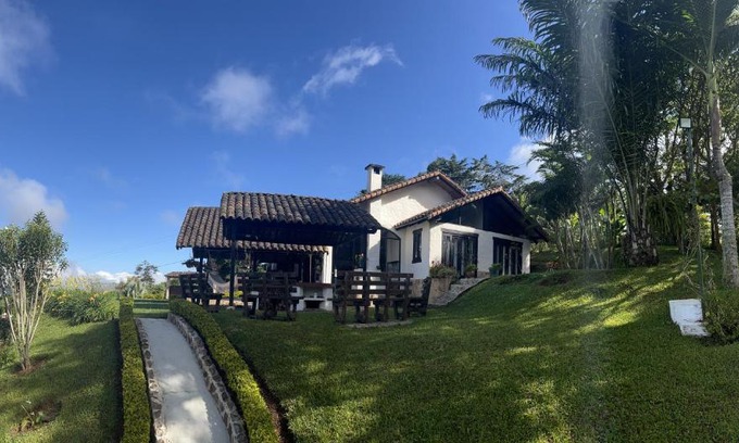 Dagua Ski Chalet | Relaxing Hermosa Casa Campestre with Spa & Hot Tub
