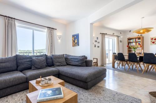 Figueira House | Discover Paraíso dos Pássaros: Family-Friendly Retreat