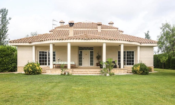 Sant Jaume d'Enveja Villa | Paradís de Montse: Pet & Child Friendly Getaway Awaits