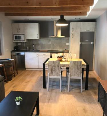 Cires Apartment | Pet-Friendly Parada de Txambonet 2 with Pool & High Ratings