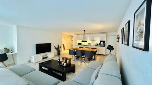 Old Town Apartment | Exceptional Paradeplatz Apartment with Breakfast & Family Amenities