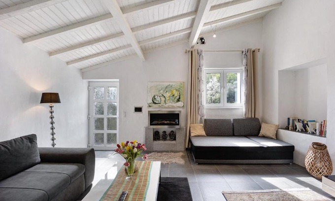 Pietrabruna Apartment | Imperia Getaway: Guest Rated 9/10, Pet-Friendly Oasis