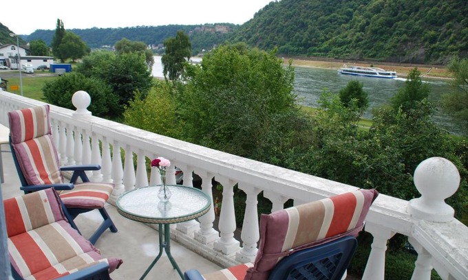 Sankt Goarshausen Apartment | Charming Stay at Paradiesisch Wohnen - Family Friendly Escape
