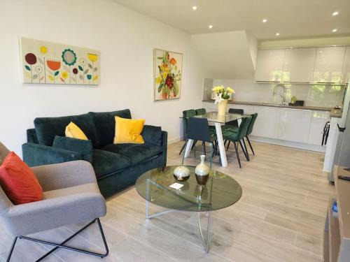 Kidlington Apartment | Modern 3-Bedroom Flat in Oxford - Child Friendly & Rated 8.8