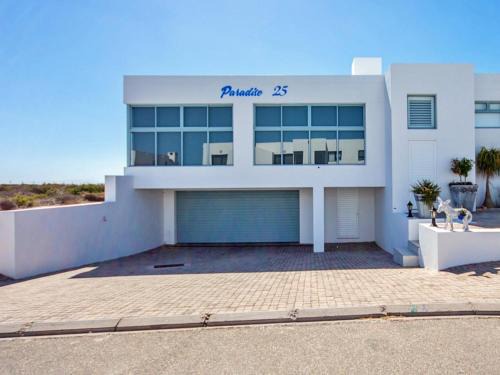 Paradise Beach Apartment | Discover Paradise 25: Pet-Friendly Ocean View Retreat