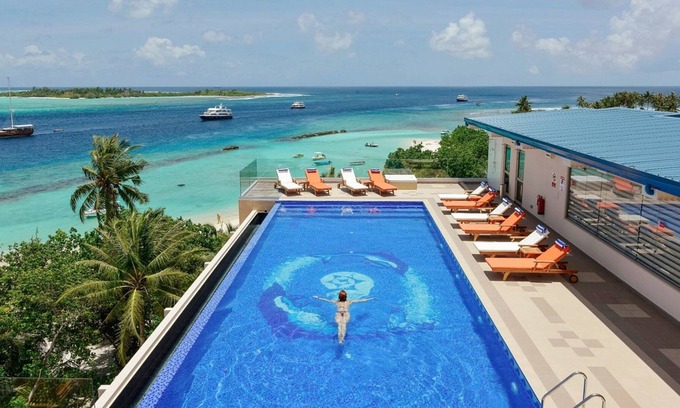 Thulusdhoo Island Resort | Paradise 4* Hotel - Rooftop Pool - Gardenview Room