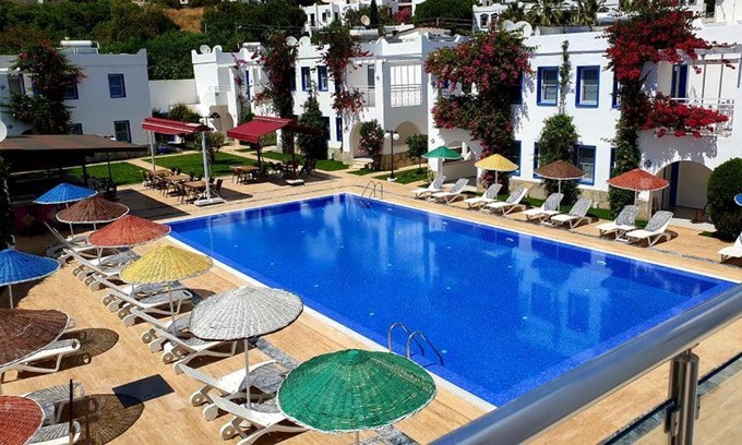 Bodrum City Center Apartment | Discover Paradise Apart Hotel: Oceanfront Retreat with Pool