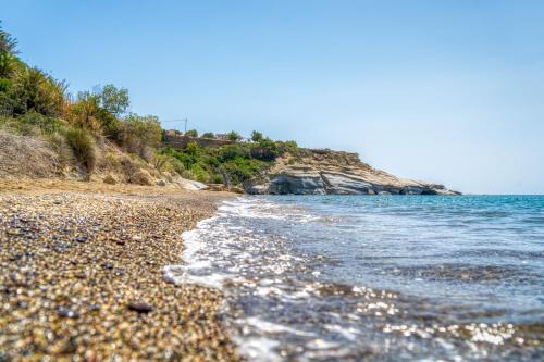 Ferma Apartment | Guest Rated Paradise Apartments: Oceanfront & Pet Friendly