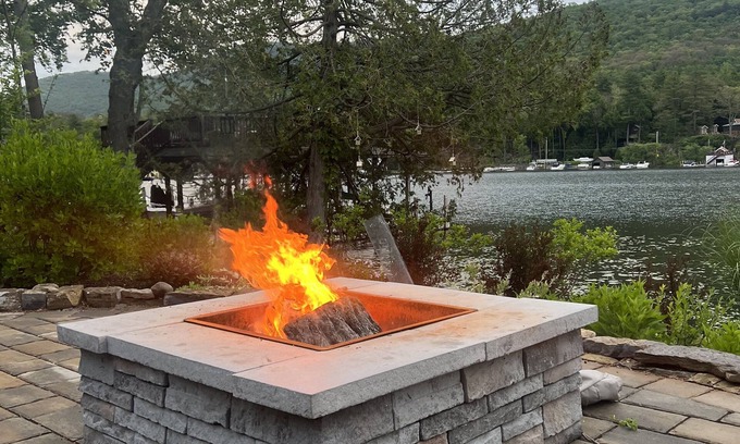 Cleverdale House | Idyllic Paradise Bay: Lake View, Spa & Family-Friendly Retreat