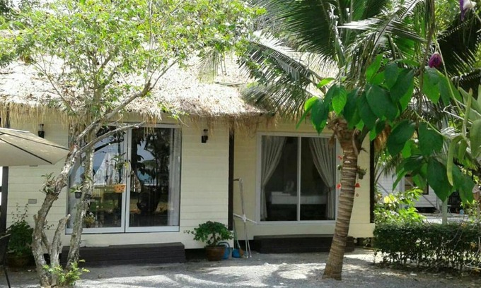 Ko Chang House | Your Escape Awaits at Paradise Beach with Jacuzzi Garden