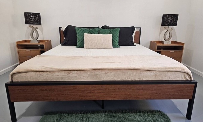 Cedar Crest House | Discover Paradise Bungalow: Family-Friendly Near Downtown