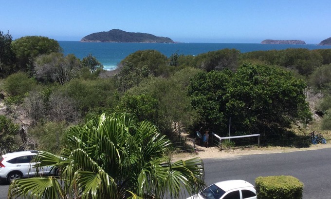 Hawks Nest Apartment | Beachfront Bliss: Guest Rated 10/10 with Family Amenities
