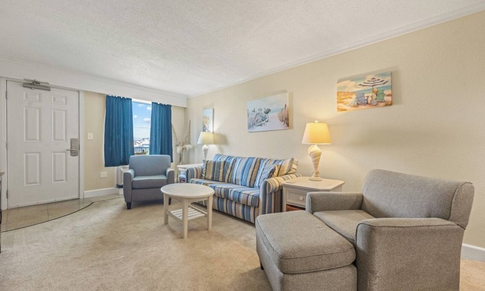 Hatteras Condo | Ideal Beachfront Condo at Paradise By The Sea with Pool
