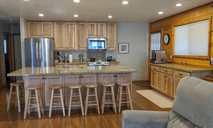 Christopher Creek Cabin | Paradise Cabin in the Pines: Kids' Oasis with Ocean View
