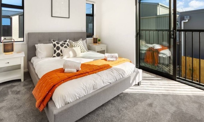 Upper Riccarton House | Inviting Paradise Called Home: Family-Friendly 3 Bed Retreat
