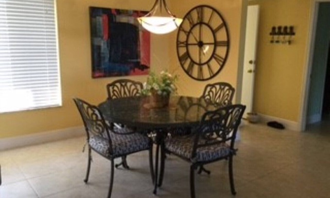 Fort Pierce Condo | Cozy Condo Steps from the Ocean with Pool Access