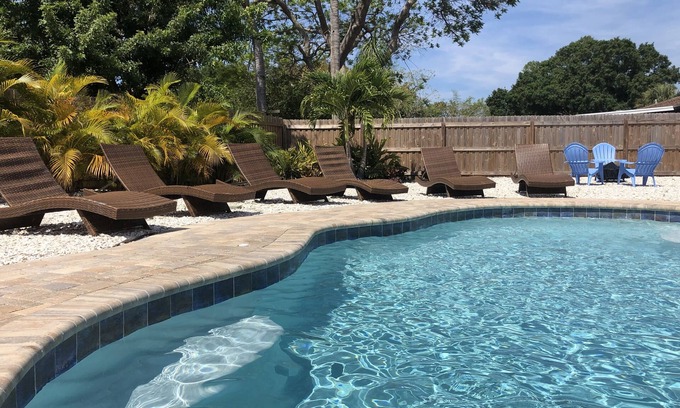 Bradenton House | Escape to Paradise Cove: Contactless Check-In & Poolside Bliss