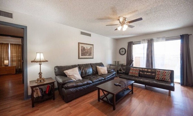 Paradise Condo | Cozy Flat Near The Strip with Breakfast & Kitchen Amenities