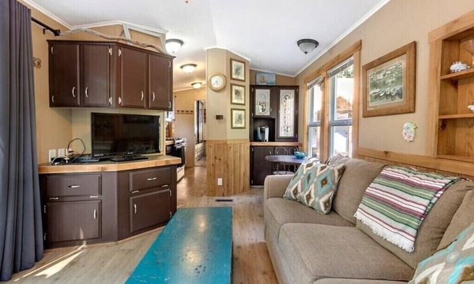 Paradise Estates House | Scenic Paradise Creek at Mt. Rainier: Family-Friendly Retreat