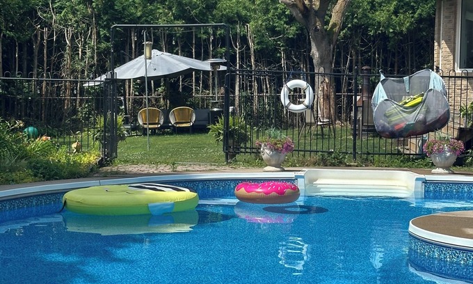 York Regional Municipality House | Discover Paradise Palace: Poolside Retreat with Ocean Views