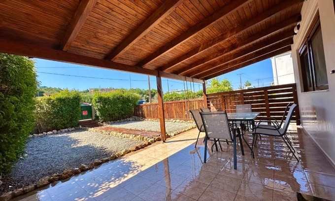 Kremasti Apartment | Family-Friendly Paradise Home: Rated 10/10 by Guests
