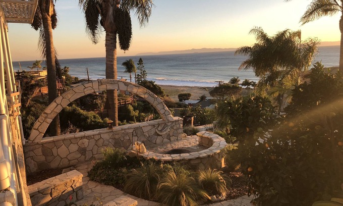 Rancho Palos Verdes House | Discover Paradise Found: Oceanfront Retreat with Spa & More