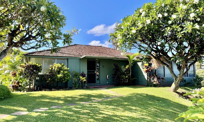 Kaanapali Cottage | Paradise Found: Oceanfront Hawaiian Cottage with Spa & Pool