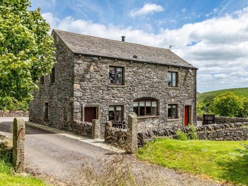 Fence House | Discover Higher Paradise: Family-Friendly 4-Star Retreat