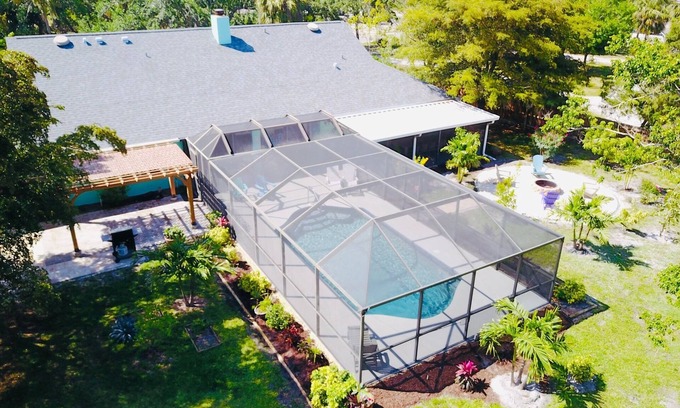 Bradenton House | Pet-Friendly Retreat with Heated Pool & Game Room Near Beach