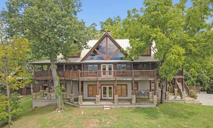 Sevierville House | Experience Paradise at Glenn Haven with Inviting Hot Tub