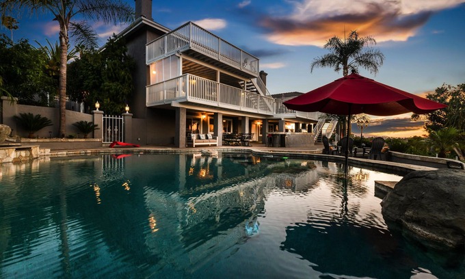 East Grove House | Unforgettable Paradise Hilltop Escape with Pool and Game Room