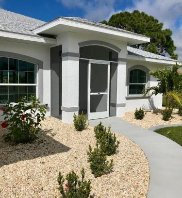 White Marsh Villa | Paradise Home, Tranquil canal view 3-BDR in Golfers paradise