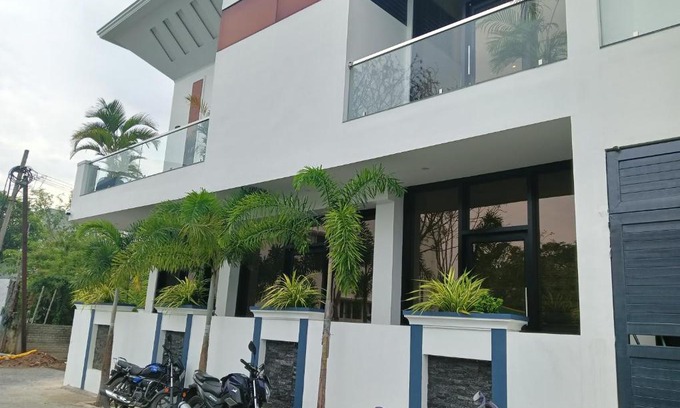 Kalapettai Villa | Discover Paradise Honey Stay: Family-Friendly with Pool