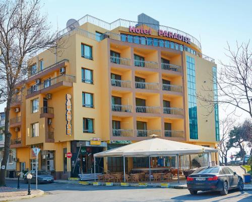 Old Town Hotel | Explore Paradise Hotel & Relax Center with Hot Tub Access