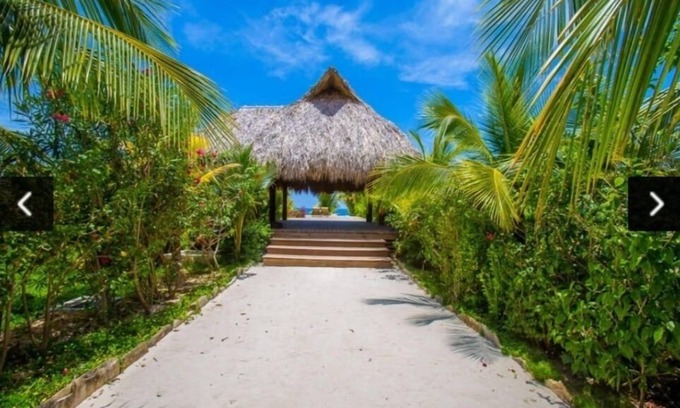 Roatan House | Relaxing Paradise at Coral View, Roatan with Pool & Spa