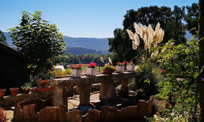 O Rosal House | Idyllic Nature Retreat: Rustic Accommodations with a Pool