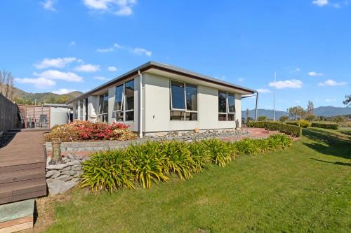 Pohara House | Discover Paradise at Pohara Beach Holiday Home