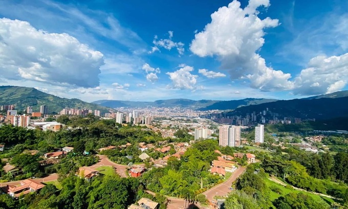 La Estrella Apartment | Discover Paradise in the City: Pool, Spa & Family Friendly