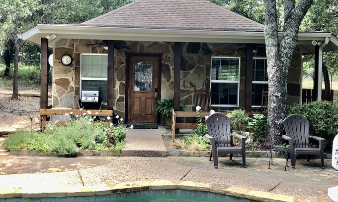 Weatherford Cottage | Idyllic Country Guest House with Pool & Pet-Friendly Vibes