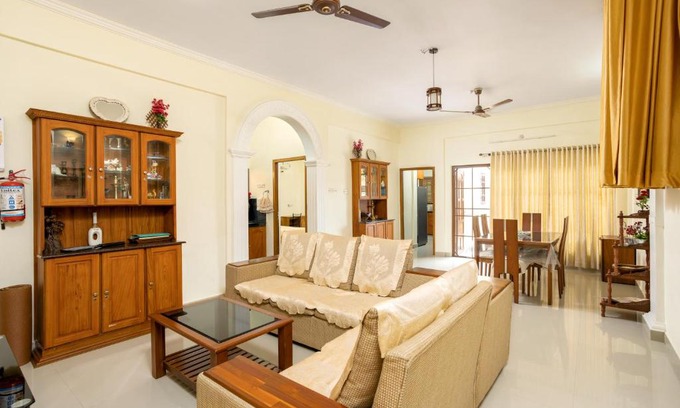North Paravur Apartment | Budget-Friendly Paradise Inn with Family Amenities & Dining