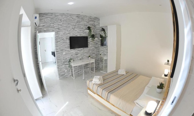 Rione Duomo House | Relaxing Oceanfront Apartment in Salerno Center