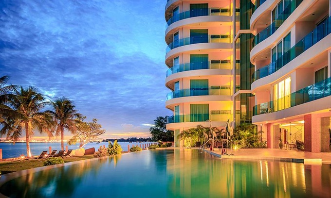 Bang Lamung Apartment | Oceanfront Paradise Condominium with Pool and Hot Tub in Pattaya