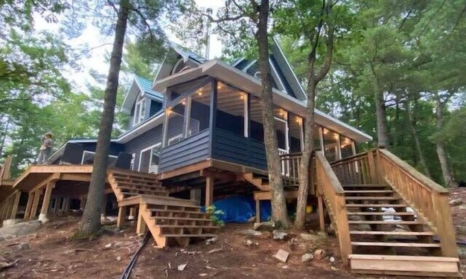 Bracebridge Cabin | Escape to Paradise on Browning Island with Ocean Views!