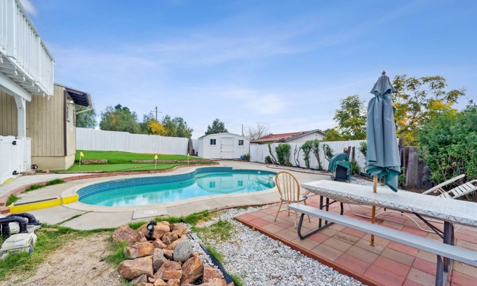 Lake Elsinore House | Experience Paradise On Earth: 3 Bedroom Residence Awaits