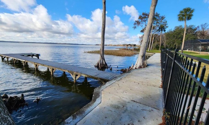 Leesburg Apartment | Paradise on Lake Harris Apt #201
