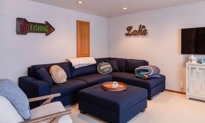 Bayview House | Discover Paradise on Lake Pend Orielle with Spa Amenities