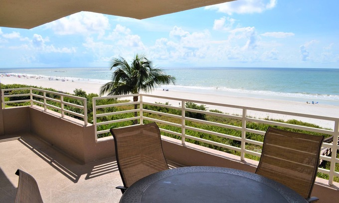Marco Island Condo | Beachfront Paradise on Marco Island with Ocean View & Spa