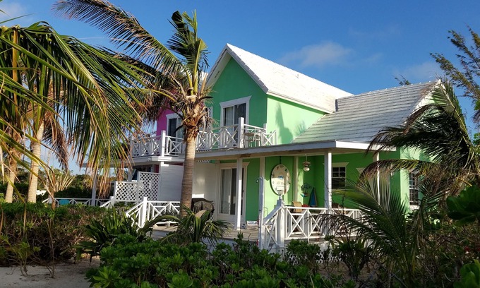 Mather Town Cottage | Escape to Paradise: Oceanfront Oasis with Spa & Breakfast