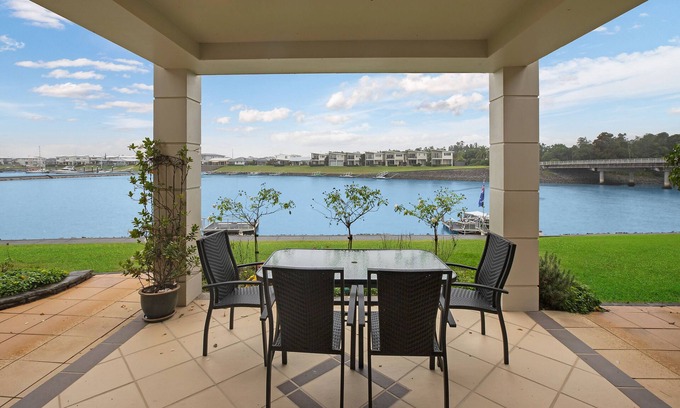 Port Macquarie House | Discover Paradise on the Promenade with Oceanfront Bliss